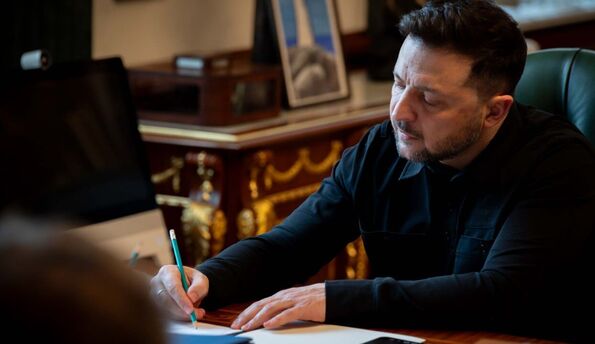 Зеленський запропонував Раді продовжити воєнний стан і мобілізацію до серпня