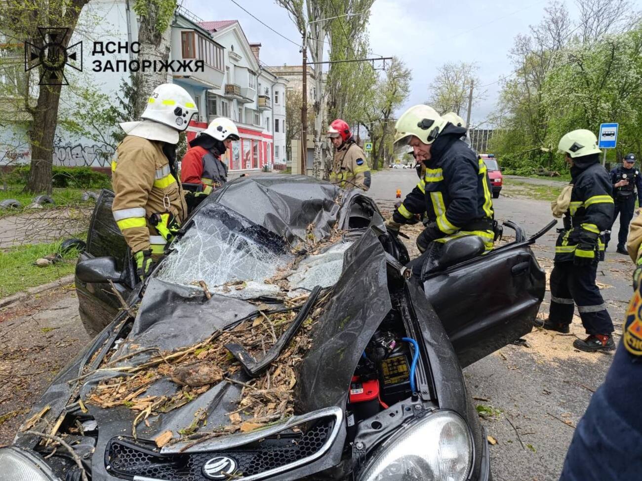 Загиблі та знеструмлення у 19 регіонах. У МВС розповіли про наслідки негоди в Україні