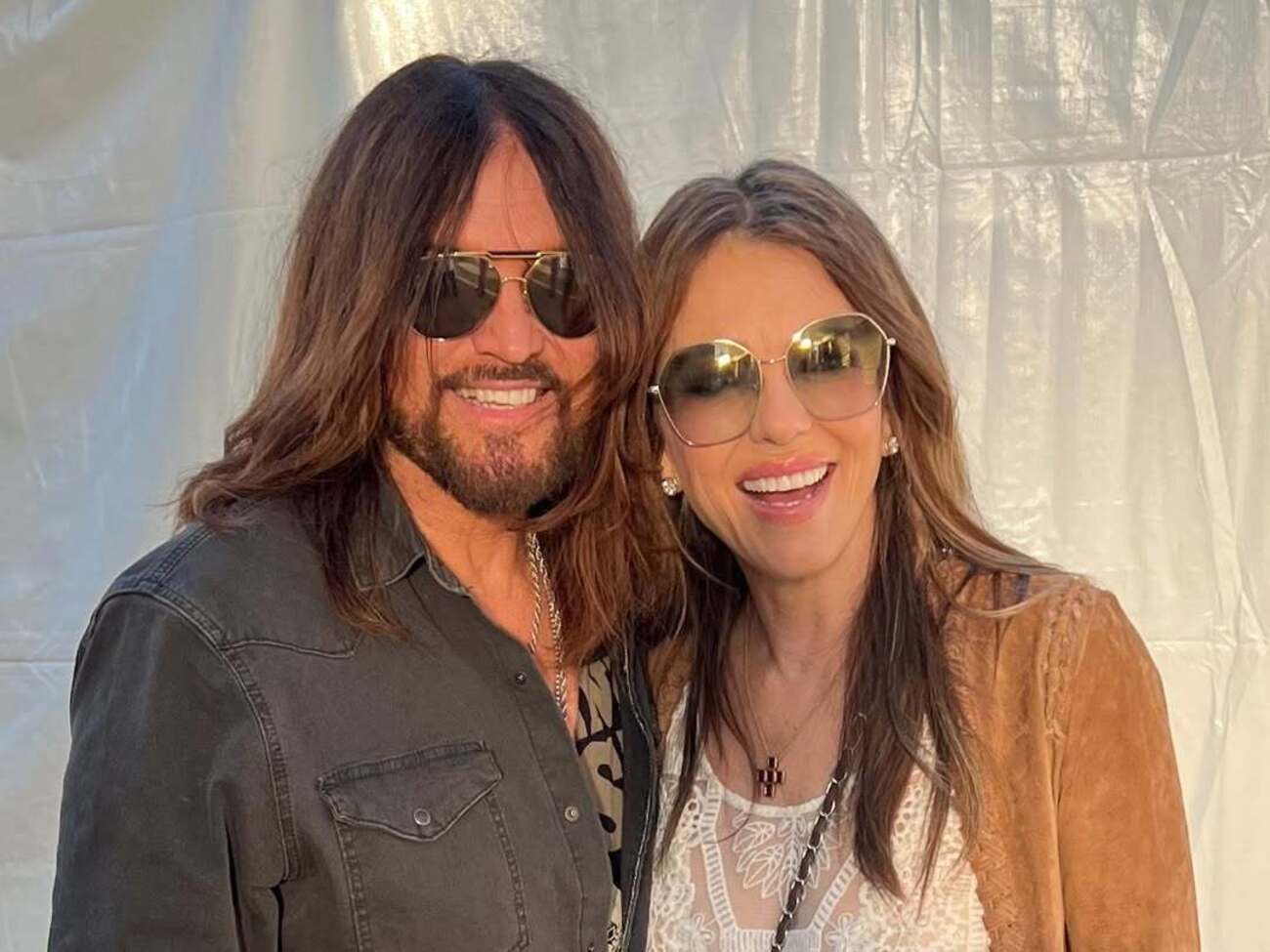 61-річна Герлі показала пристрасний цілунок із 64-річним коханим. Фото