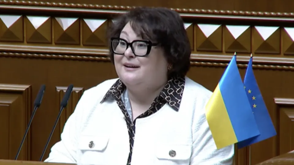 У Раді склала присягу нова депутатка від "Слуги народу". Вона очолює іншу партію