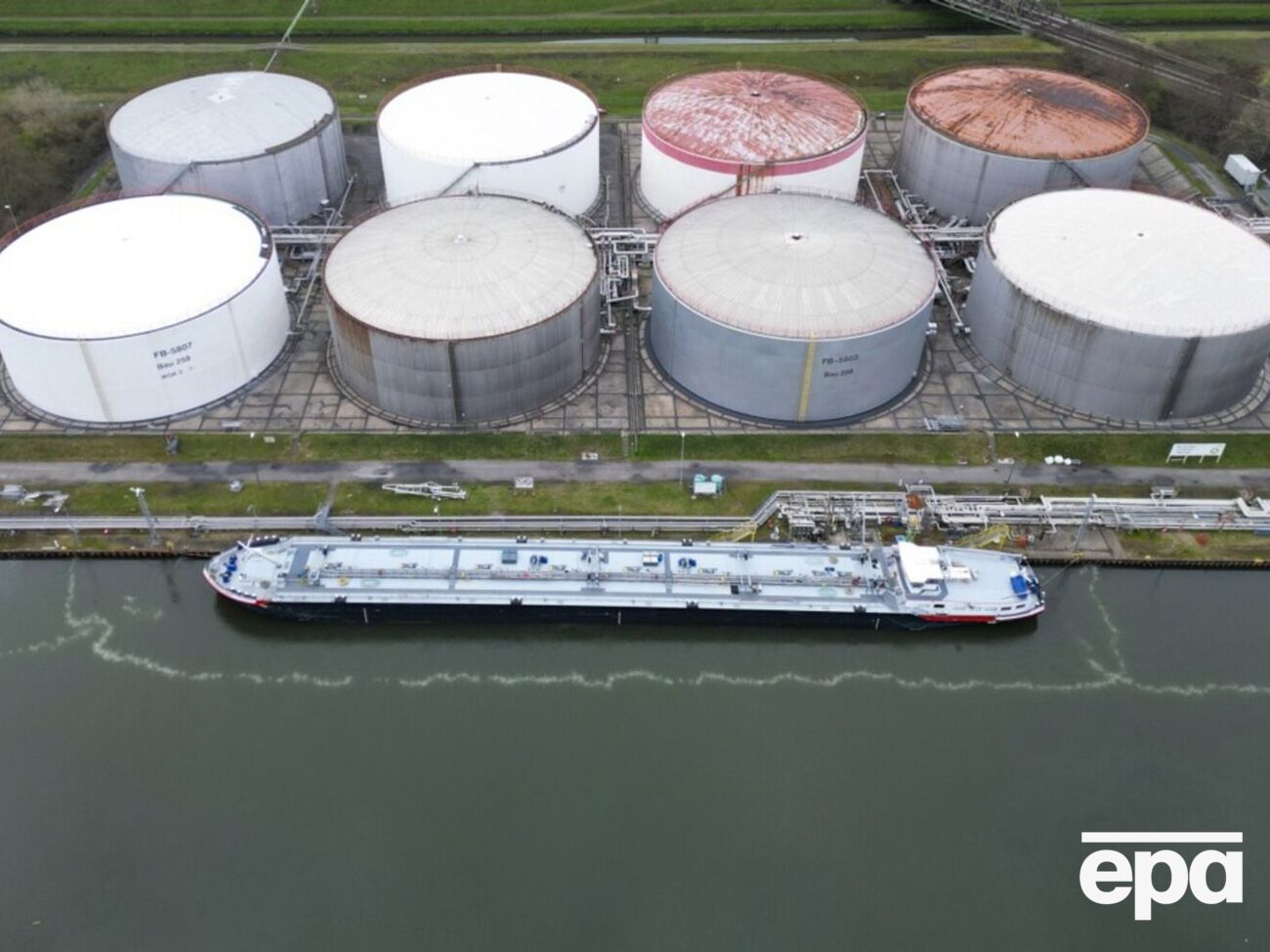 "Ринок переоцінює ризики". Нафта й далі дорожчає через провал переговорів США й Ірану