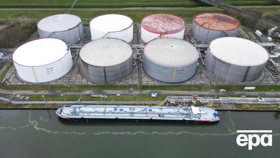 "Ринок переоцінює ризики". Нафта й далі дорожчає через провал переговорів США й Ірану