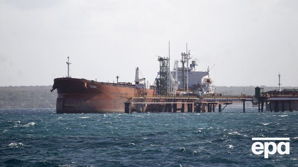 Россия увеличила экспорт сырой нефти до максимума за месяц. Причина – в украинских ударах