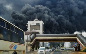 У Туапсе вулицею розлилася нафта у вогні. Відео