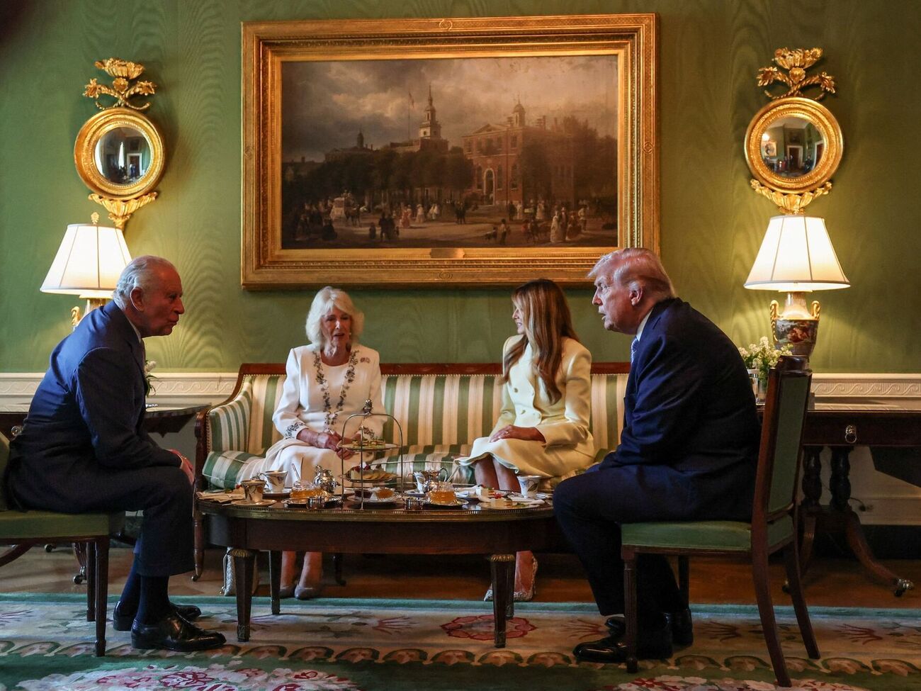 "Этот рекорд нам не повторить, дорогая. Мне жаль": Трамп подколол жену на встрече с Чарльзом III