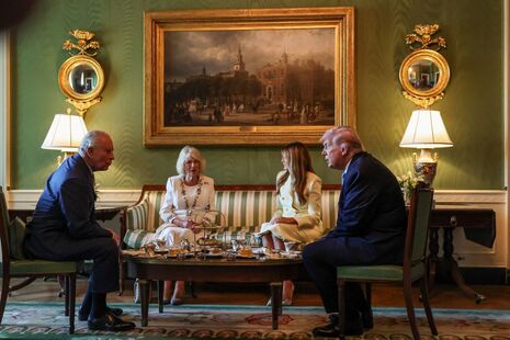 Трамп в присутствии монарха подколол жену, поставив ей в пример свою мать. Видео