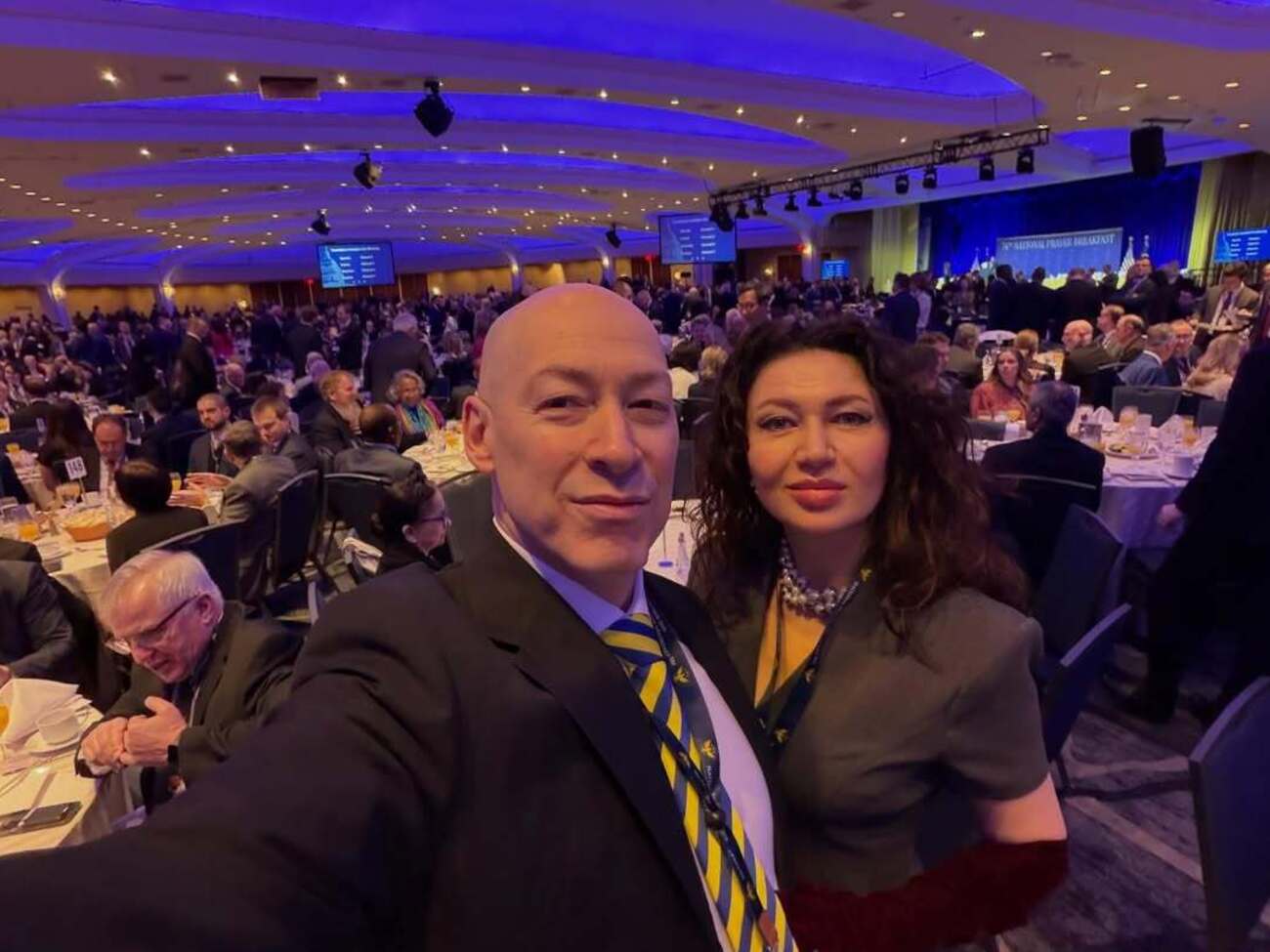 ФСБ начала транзит власти, Путин заблокирован на Валдае, самый позорный парад РФ. Стрим Бацман с Гордоном. Трансляция