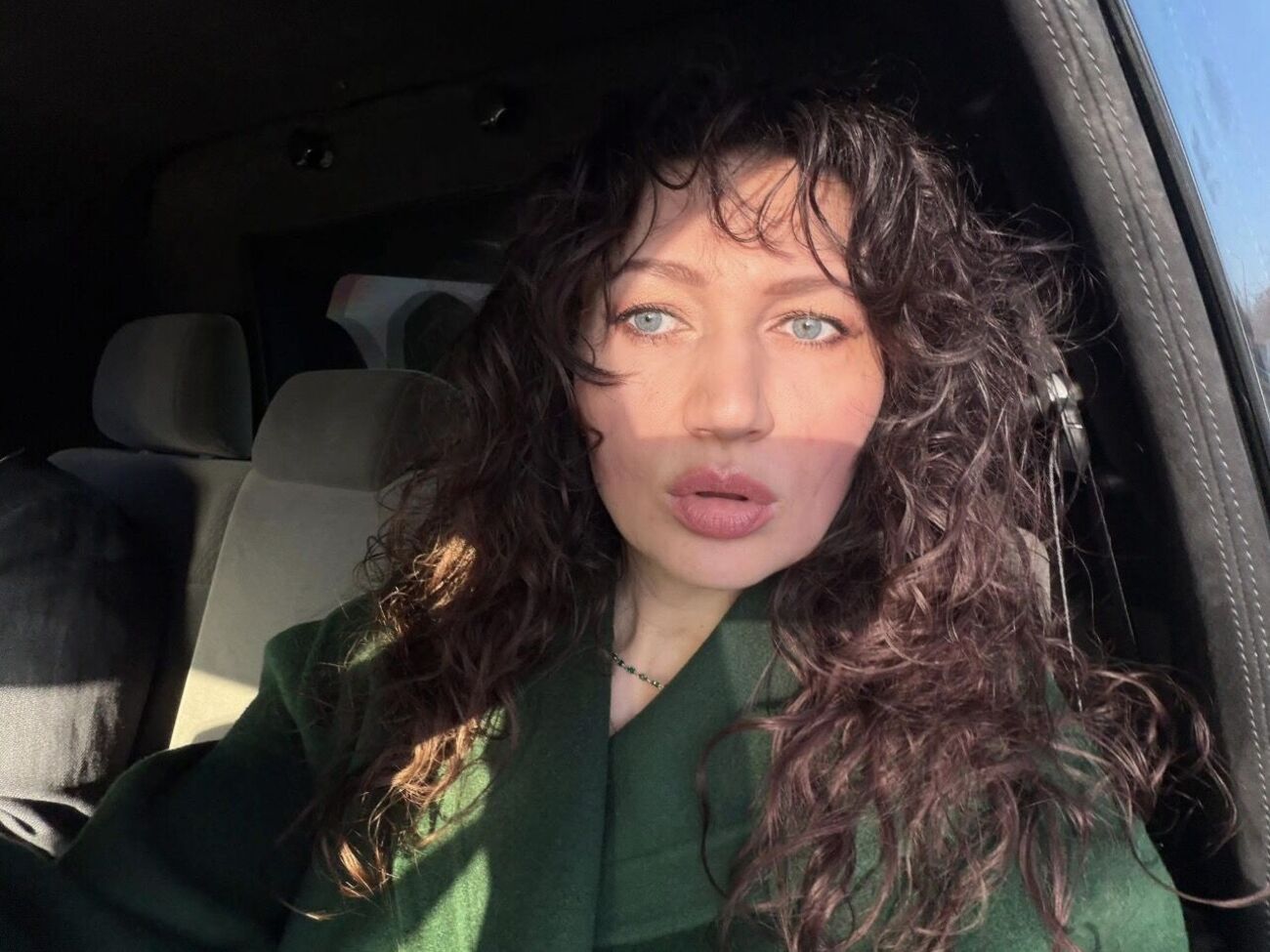 Кремлівський блогер називає Путіна чортом, а похресниця це показує. Трясця, що відбувається?