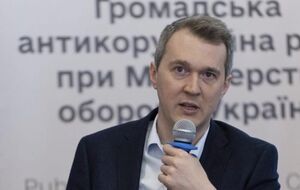 Корабль, наполненный украденным золотом, не вызвал бы таких эмоций. Но зерно – это больно