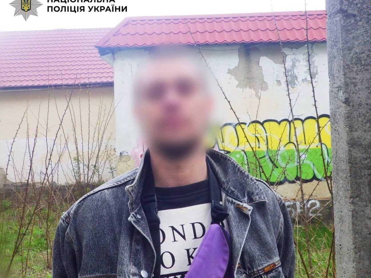 "Перезаряджав зброю і направляв у бік перехожих". У Києві затримали чоловіка з пістолетом