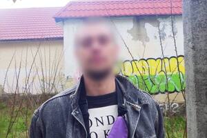 "Перезаряжал оружие и направлял его в сторону прохожих". В Киеве задержали мужчину с пистолетом