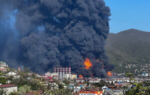 Кипящая нефть на улице, колоссальный столб дыма, эвакуация. Что снова происходит в Туапсе?