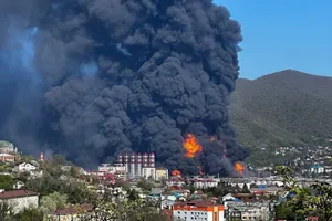 Гаряча нафта на вулиці, колосальний стовп диму, евакуація. Що знову відбувається в Туапсе?