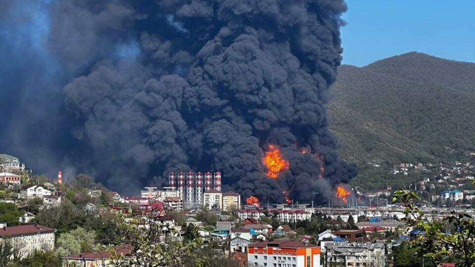 Кипящая нефть на улице, колоссальный столб дыма, эвакуация. Что снова происходит в Туапсе?