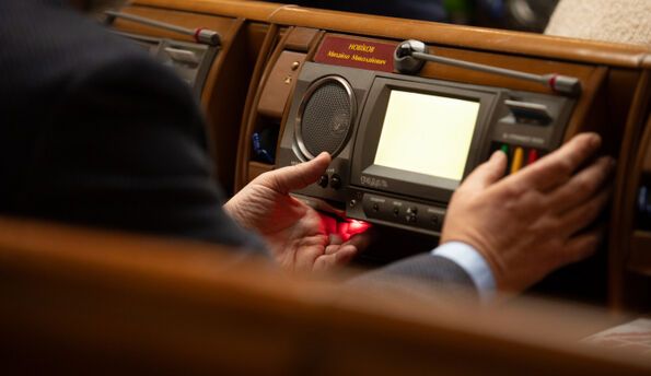 Рада проголосувала за продовження мобілізації і воєнного стану. Двоє нардепів голосували проти