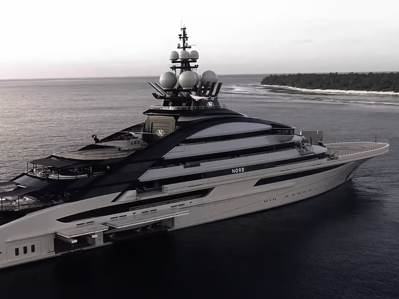 Супер'яхта одного з головних соратників Путіна пройшла Ормузькою протокою після переговорів РФ й Ірану