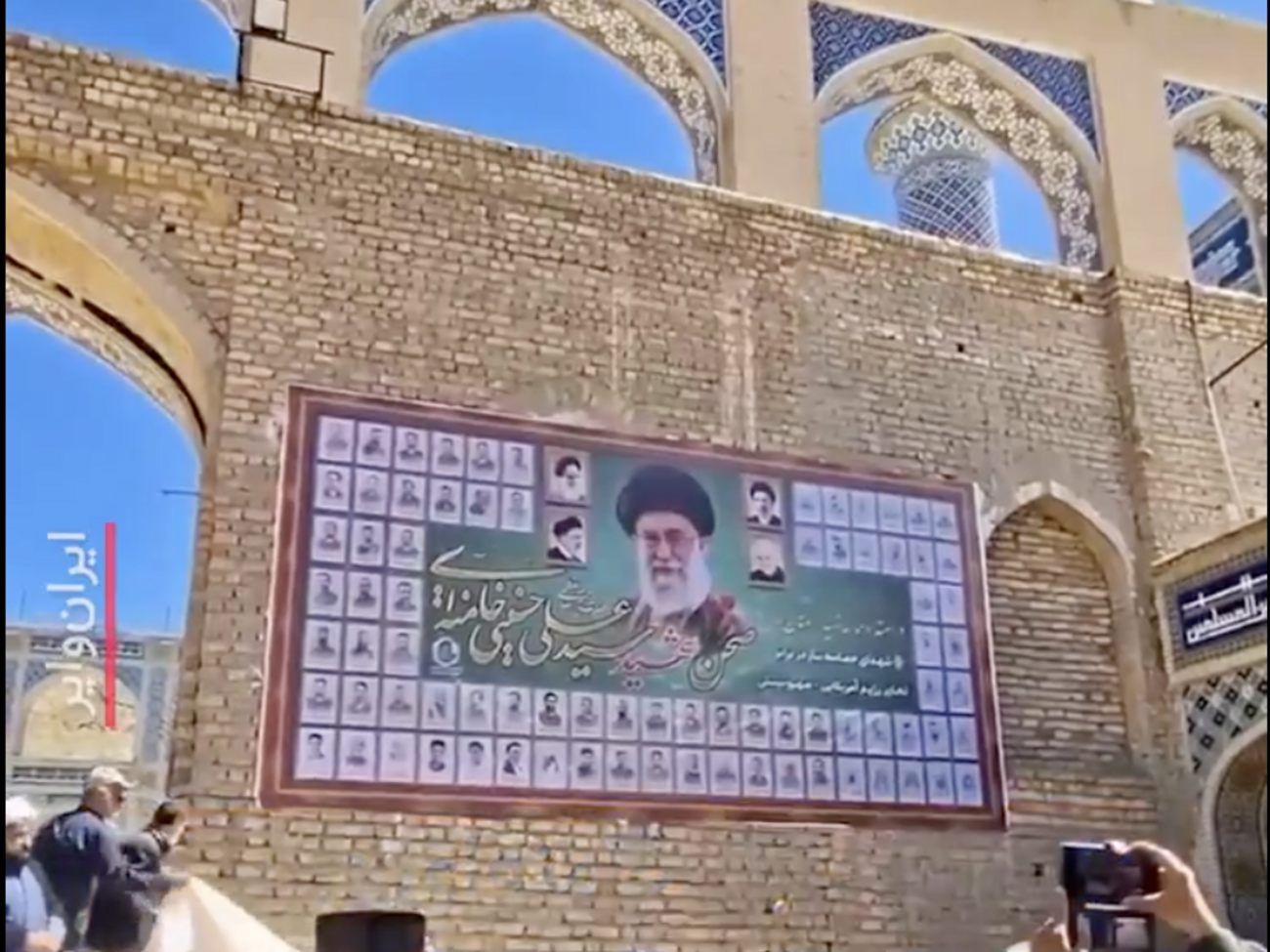 Загадка Хаменеї. Фото нового лідера Ірану розмістили поряд із загиблими "мучениками"