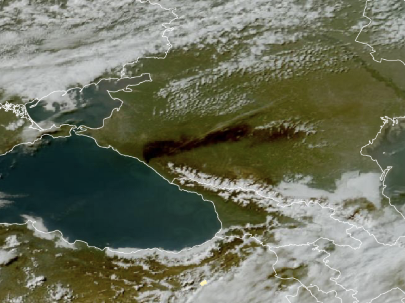 Шлейф диму від пожежі в Туапсе простягнувся на 400 км. Супутниковий знімок