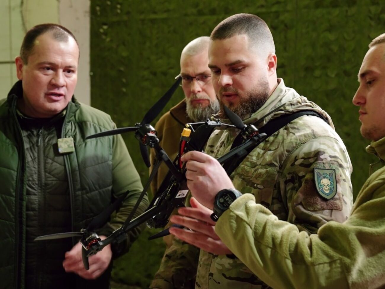 "Українська команда" передала FPV-дрони бійцям 21-го полку безпілотних систем на лиманському напрямку