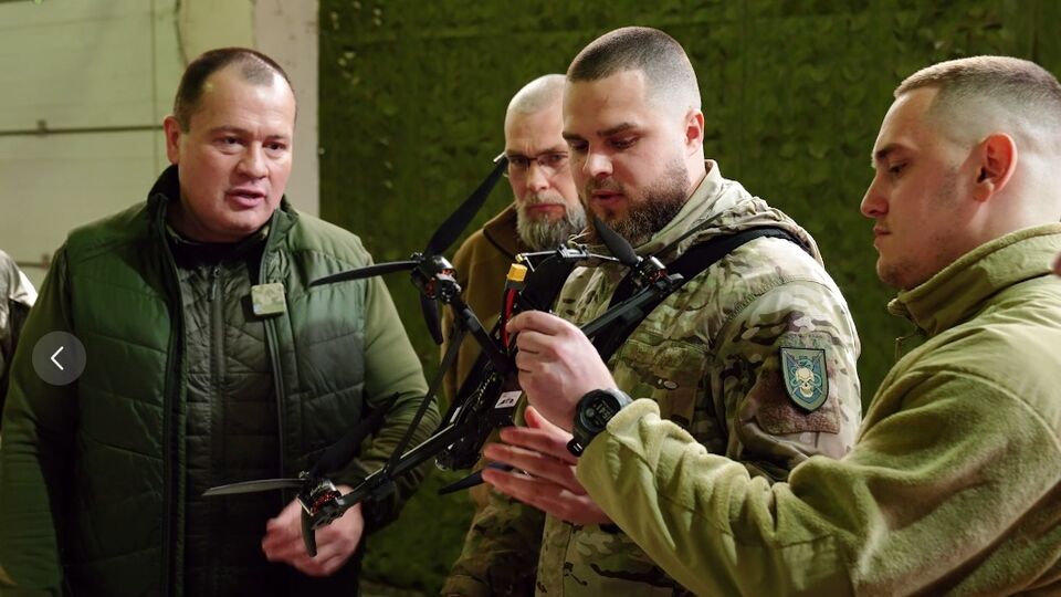 "Українська команда" передала FPV-дрони бійцям 21-го полку безпілотних систем на лиманському напрямку
