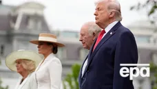 "Ну яке ж Трамп хамло". Президент США залишив королеву Каміллу "з простягнутою рукою". Відео