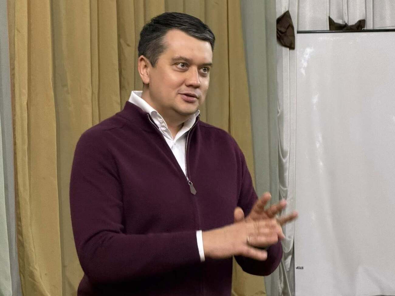 Нардеп Разумков зберігає понад 70 млн грн готівкою, його сім'я володіє шістьма оселями – Цибулько