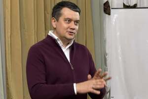 Нардеп Разумков хранит более 70 млн грн наличными, его семья владеет шестью домами – Цыбулько
