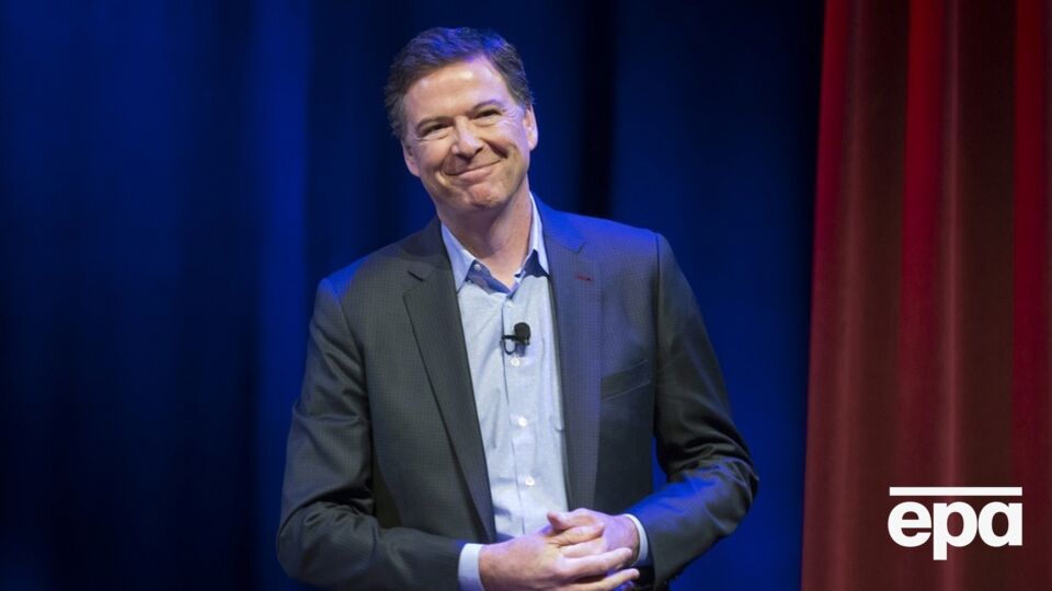 Ексдиректору ФБР висунули обвинувачення через фото мушель, опубліковане рік тому