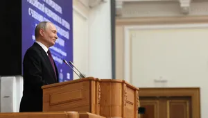 Путін, який втрачає рейтинг, запропонував "не зациклюватися" на заборонах. Що відбувається
