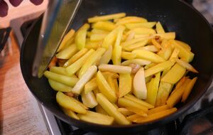 Почему нельзя мешать картофель, пока он жарится. Лайфхак, как легко получить хрустящую корочку