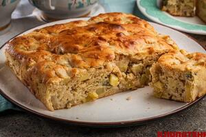 Готується набагато простіше, ніж шарлотка з яблуками, а смакує ідеально. Рецепт яблучного пирога