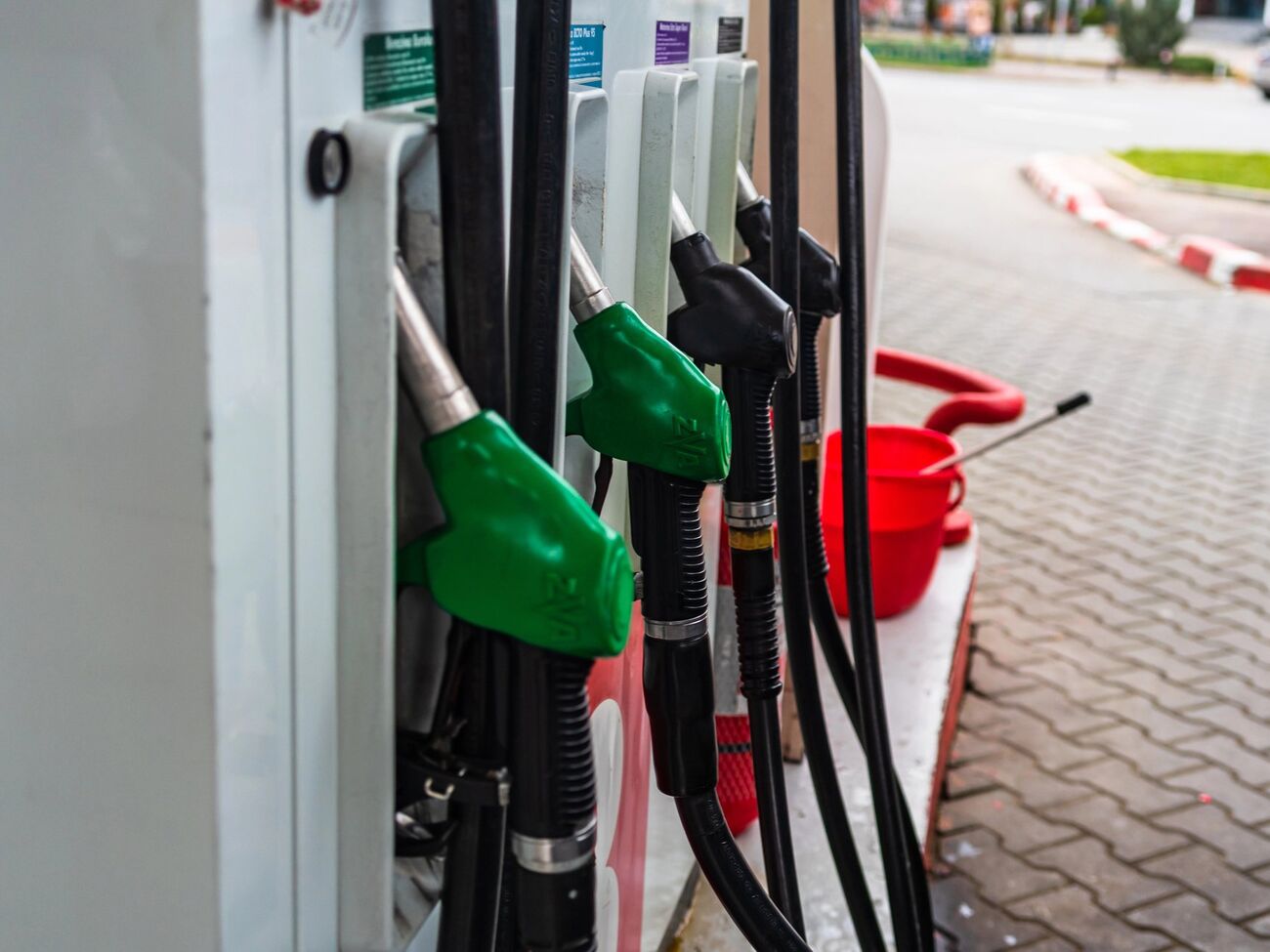 Несмотря на запрет на экспорт бензина из РФ, в ряде регионов уже фиксируются дефицит топлива и рост цен