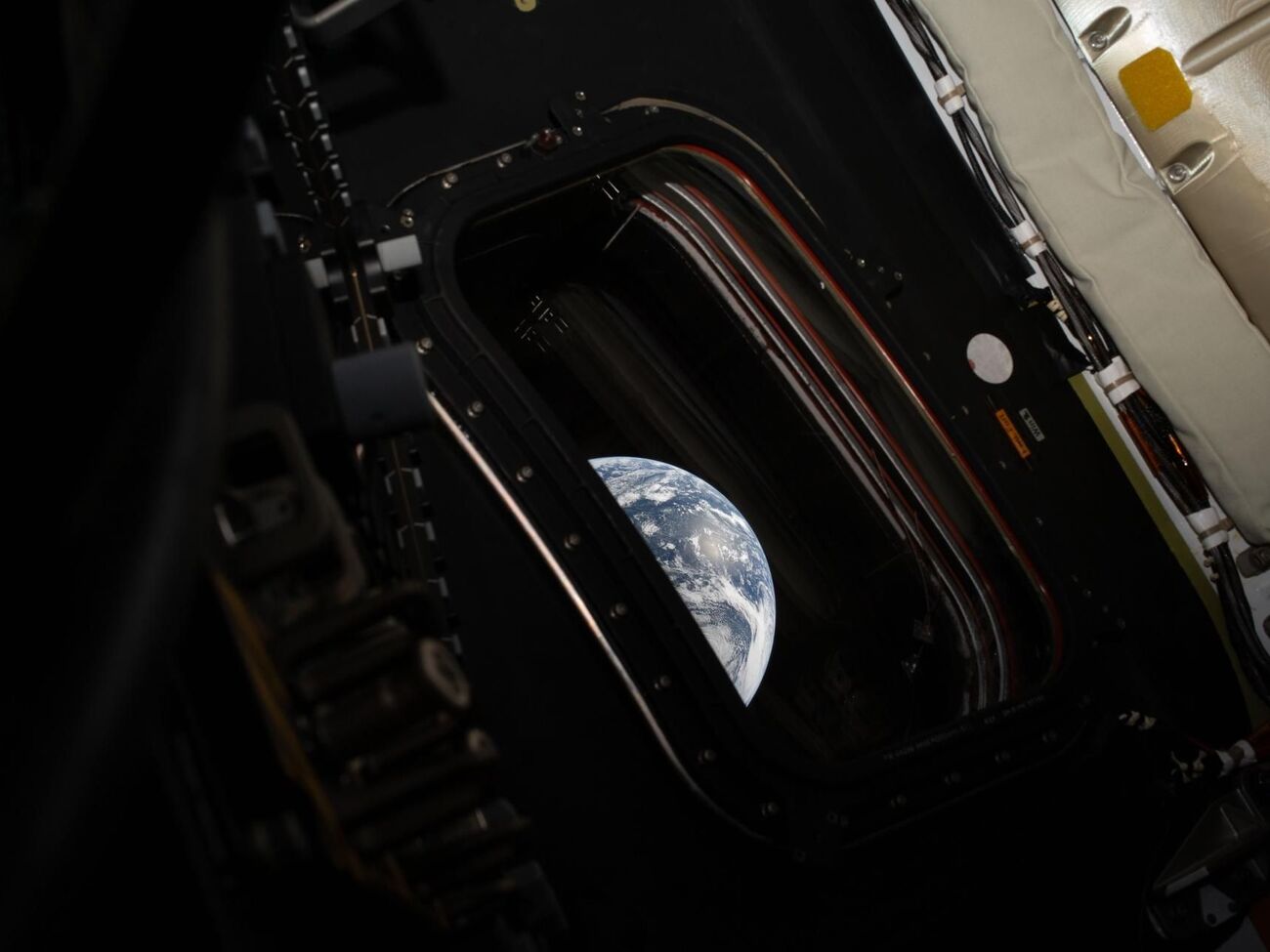 Астронавты поделились снимками Земли