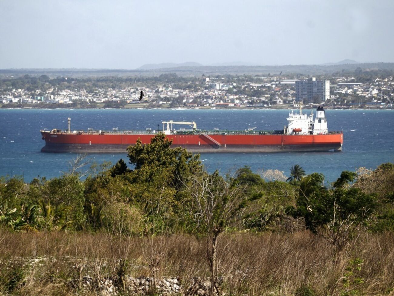 Переработка нефти в РФ после ударов Украины упала до минимума за 16 лет