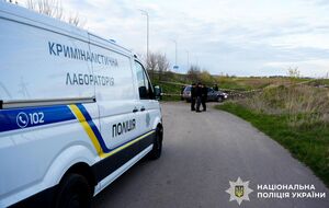 "Из автомата открыл огонь". В Ровенской области разыскивают стрелка, есть раненые