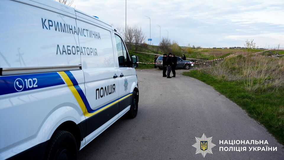 "Из автомата открыл огонь". В Ровенской области разыскивают стрелка, есть раненые