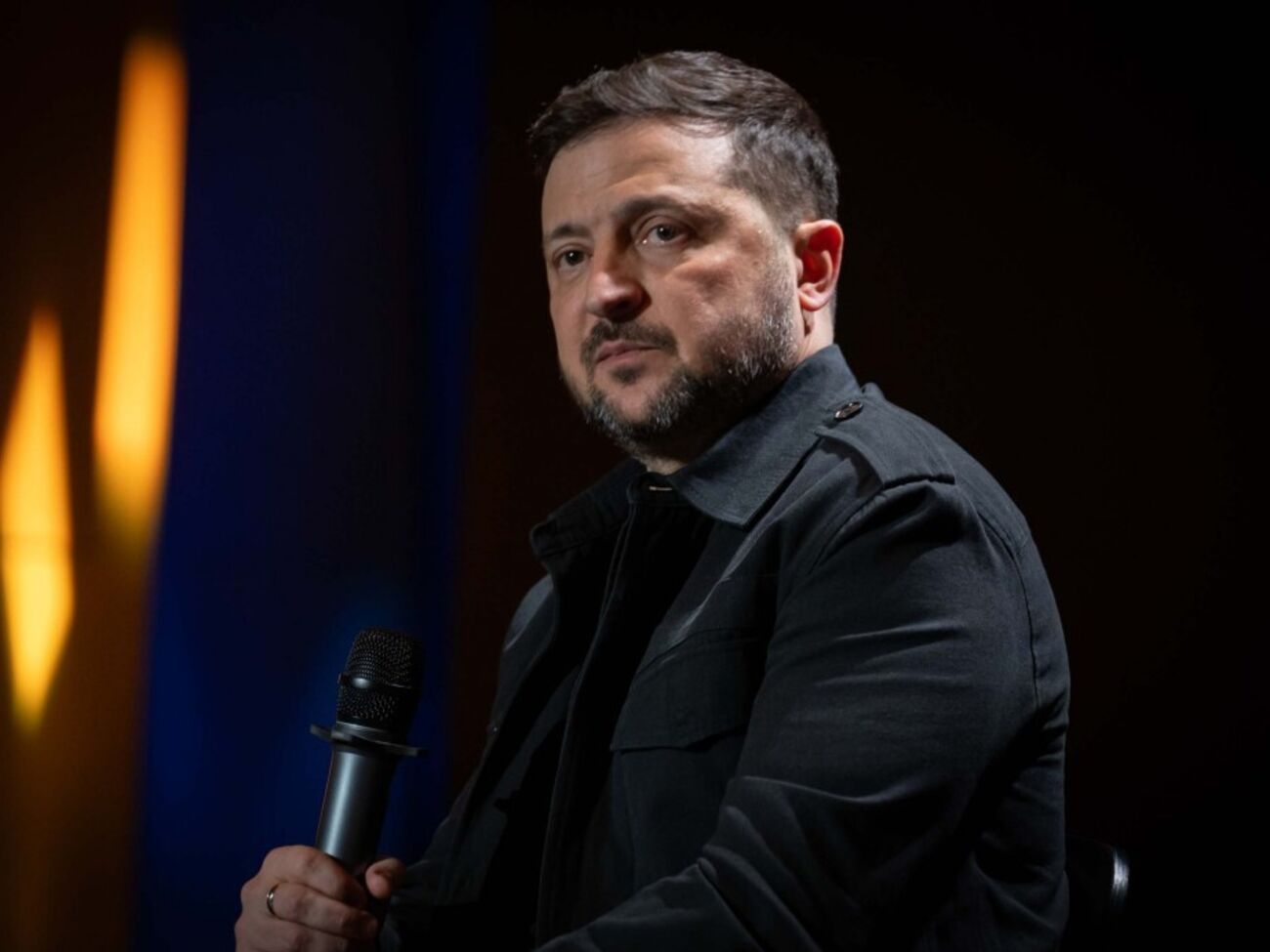 Зеленский подписал законы о продлении мобилизации и военного положения в Украине