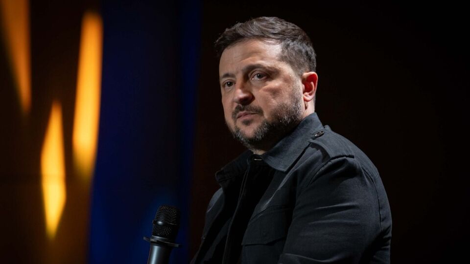 Зеленский подписал законы о продлении мобилизации и военного положения в Украине