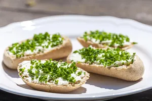 Гостра намазка із сала до борщу. Покроковий рецепт