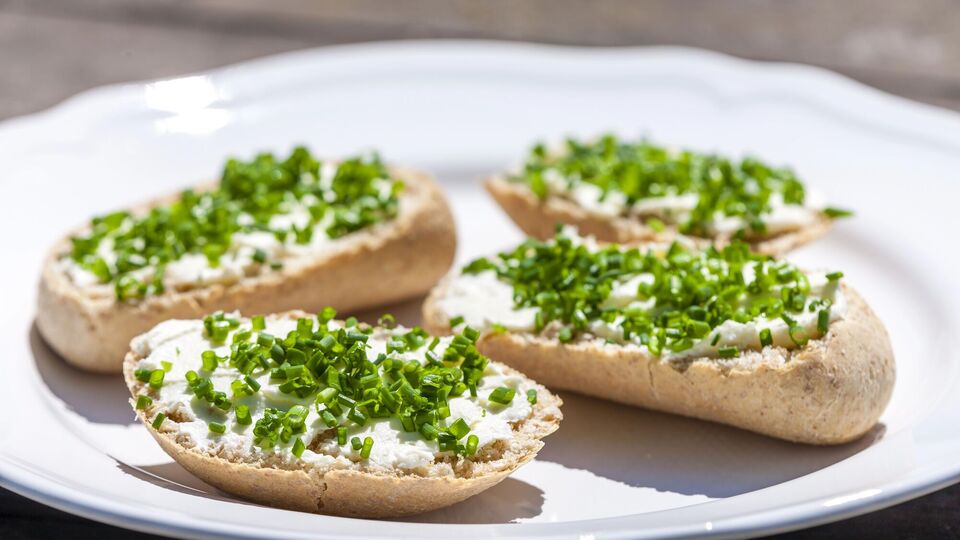 Гостра намазка із сала до борщу. Покроковий рецепт