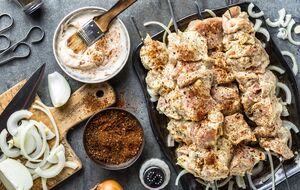 Добавьте в маринад как можно больше этого продукта, чтобы шашлык получился идеальным