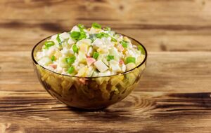 Нежный и сочный салат с кукурузой. Простой рецепт
