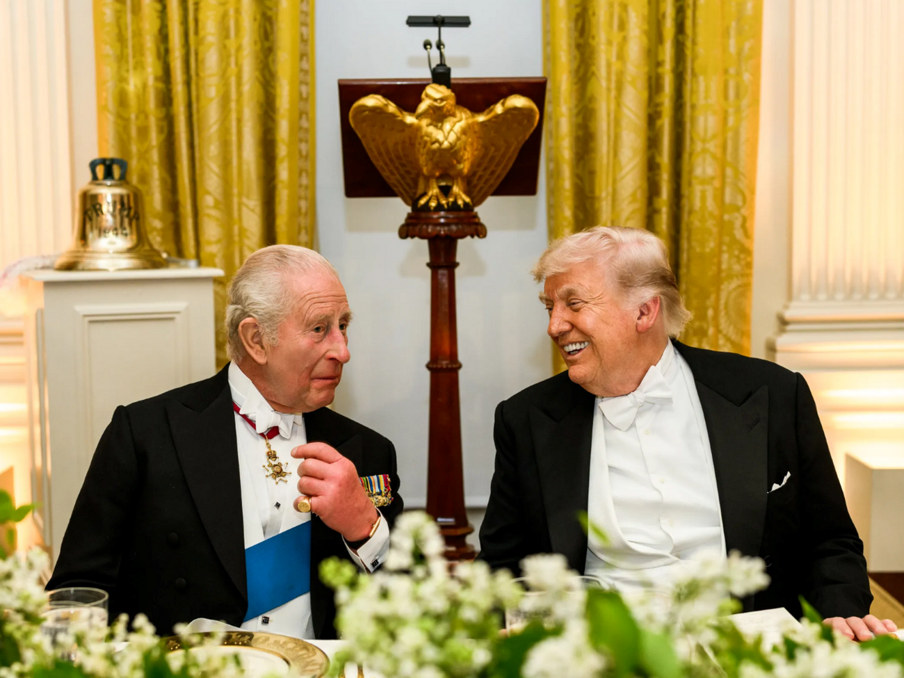 "Если будет нужно – звякните". Как Чарльз III довел Трампа до "блаженства и благоговения". Видео