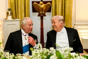 "Якщо знадобиться – дзвякніть". Як Чарльз III довів Трампа до "блаженства й благоговіння". Відео