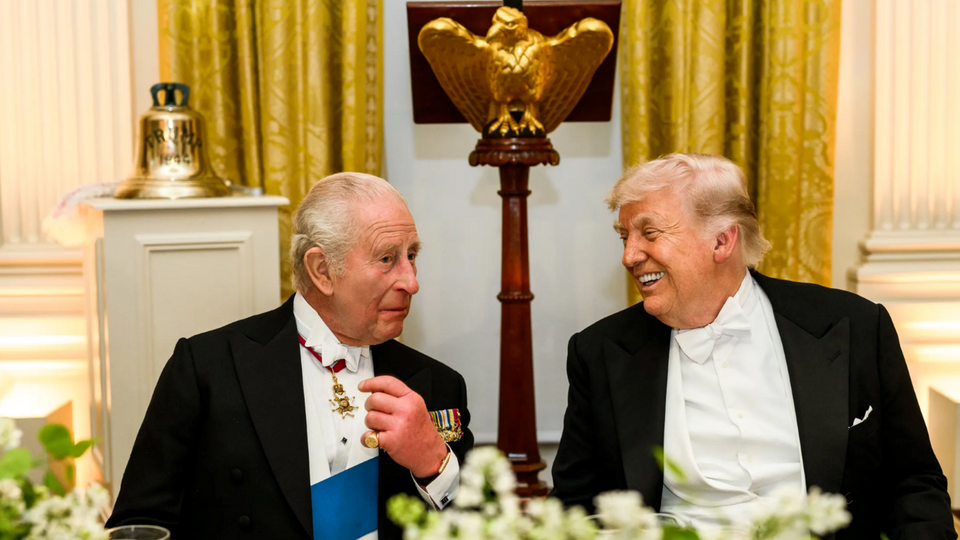 "Если будет нужно – звякните". Как Чарльз III довел Трампа до "блаженства и благоговения". Видео