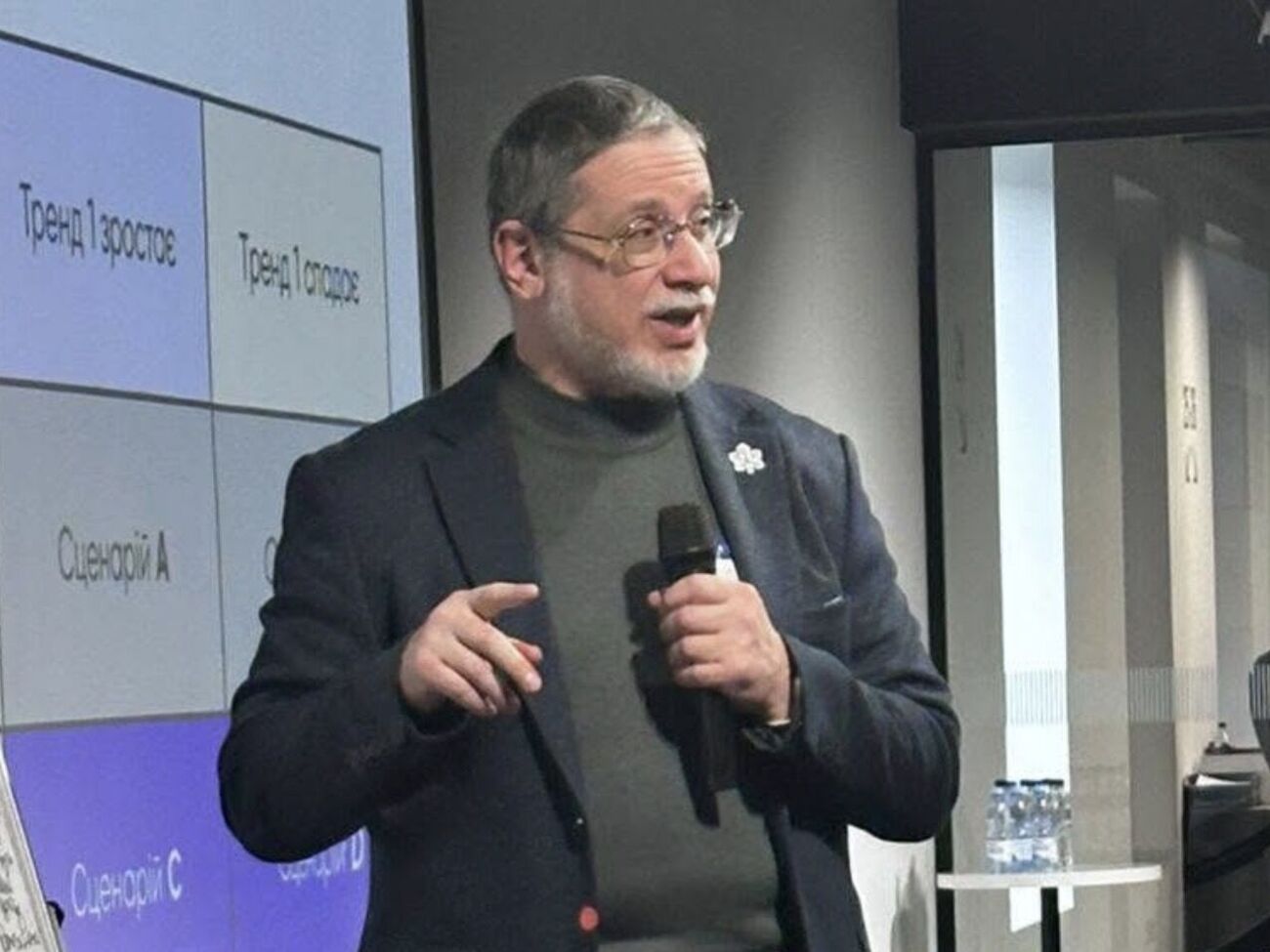 Ці розриви можуть розірвати країну на шматки, а наш ворог саме сюди вкладає гігантські зусилля