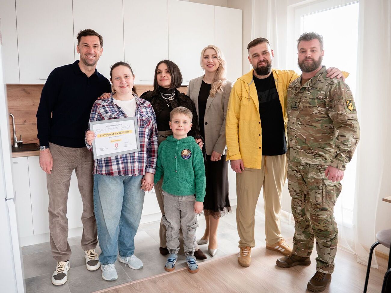 Захисниця Маріуполя отримала квартиру від Фонду Ріната Ахметова та "Серця Азовсталі"