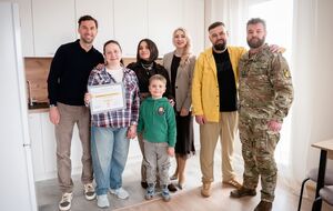 Захисниця Маріуполя отримала квартиру від Фонду Ріната Ахметова й "Серця Азовсталі"