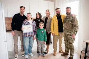 Захисниця Маріуполя отримала квартиру від Фонду Ріната Ахметова й "Серця Азовсталі"