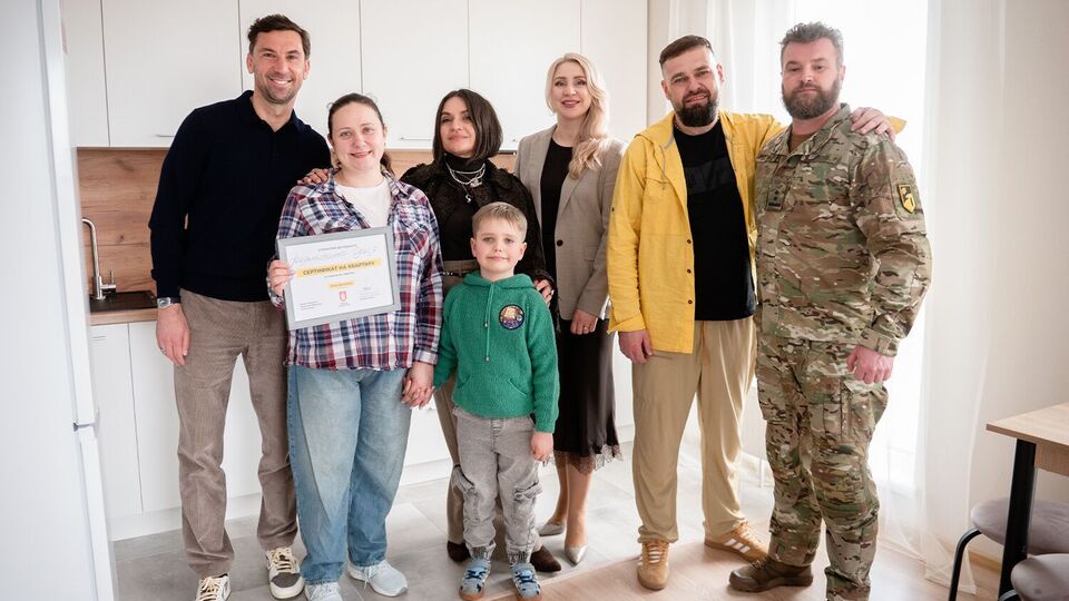 Захисниця Маріуполя отримала квартиру від Фонду Ріната Ахметова й "Серця Азовсталі"
